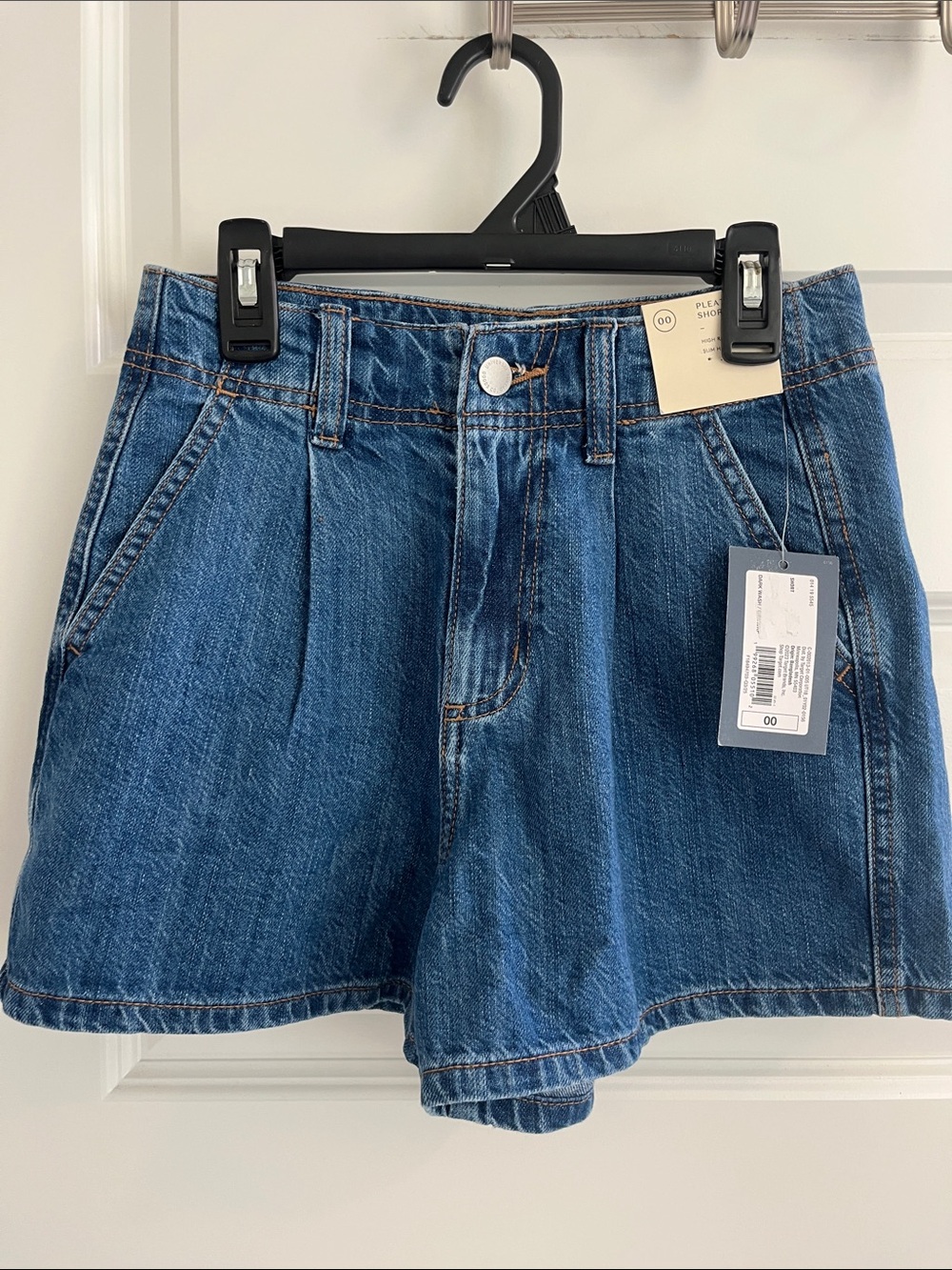 Universal Thread NWT Women's Pleated Denim Shorts - Blue